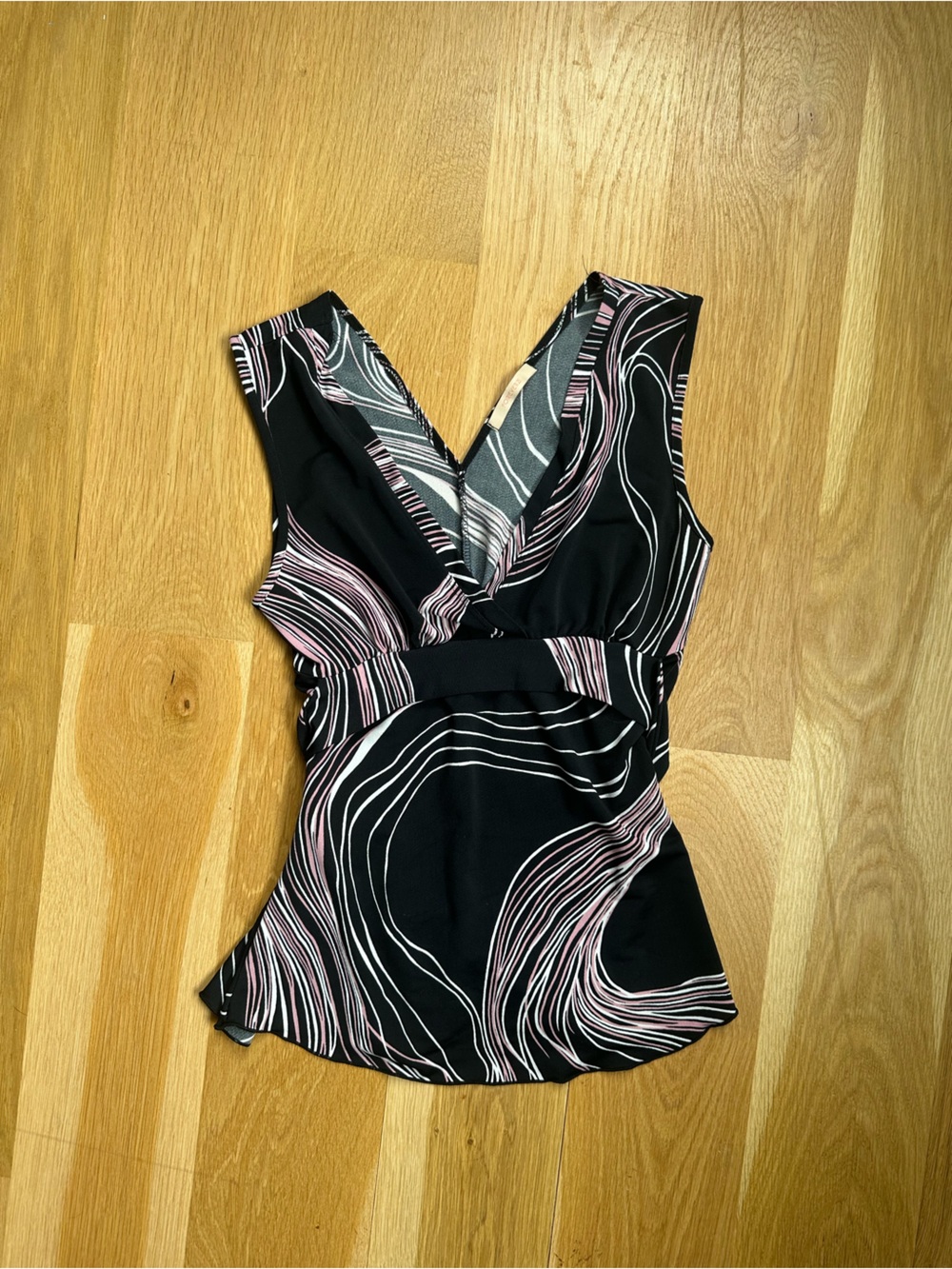 Forever 21 Black back tie tank top with Pink and White Wave Print